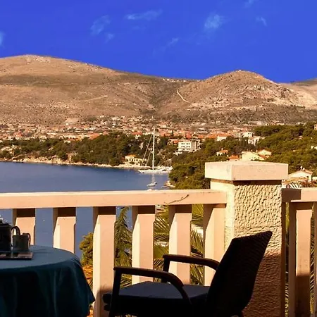In With Seaview, Terrace, Air Condition, Wifi Apartman