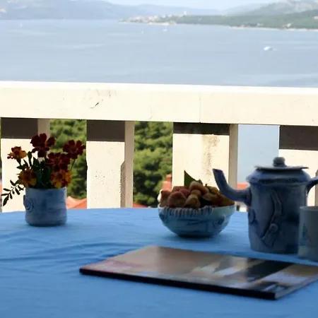 In With Seaview, Terrace, Air Condition, Wifi דירה
