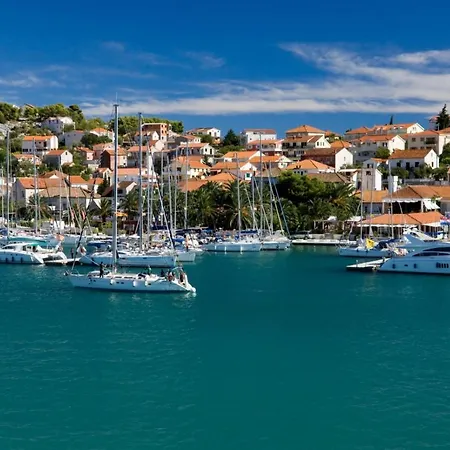 In With Seaview, Terrace, Air Condition, Wifi Apartman Trogir