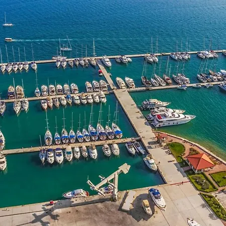 Apartman In With Seaview, Terrace, Air Condition, Wifi Trogir