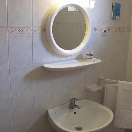 In With Seaview, Terrace, Air Condition, Wifi Apartman Trogir