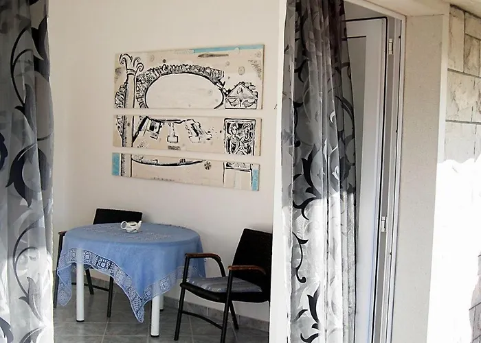 In With Seaview, Terrace, Air Condition, Wifi Appartement