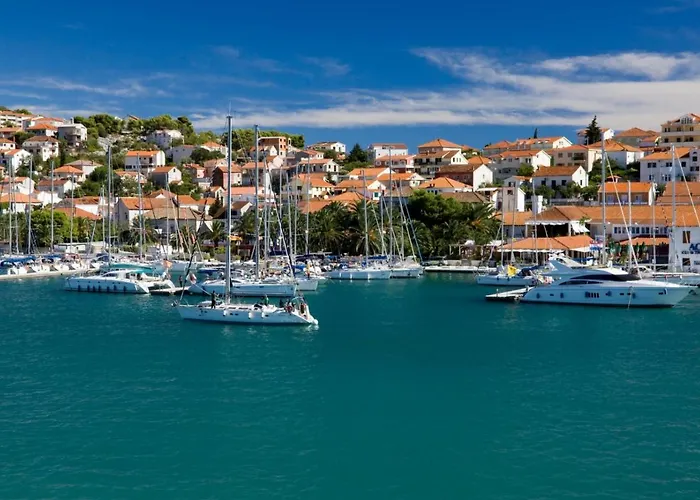 In With Seaview, Terrace, Air Condition, Wifi Appartement Trogir