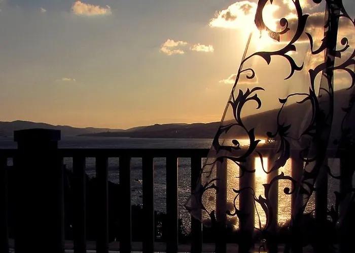 In With Seaview, Terrace, Air Condition, Wifi *